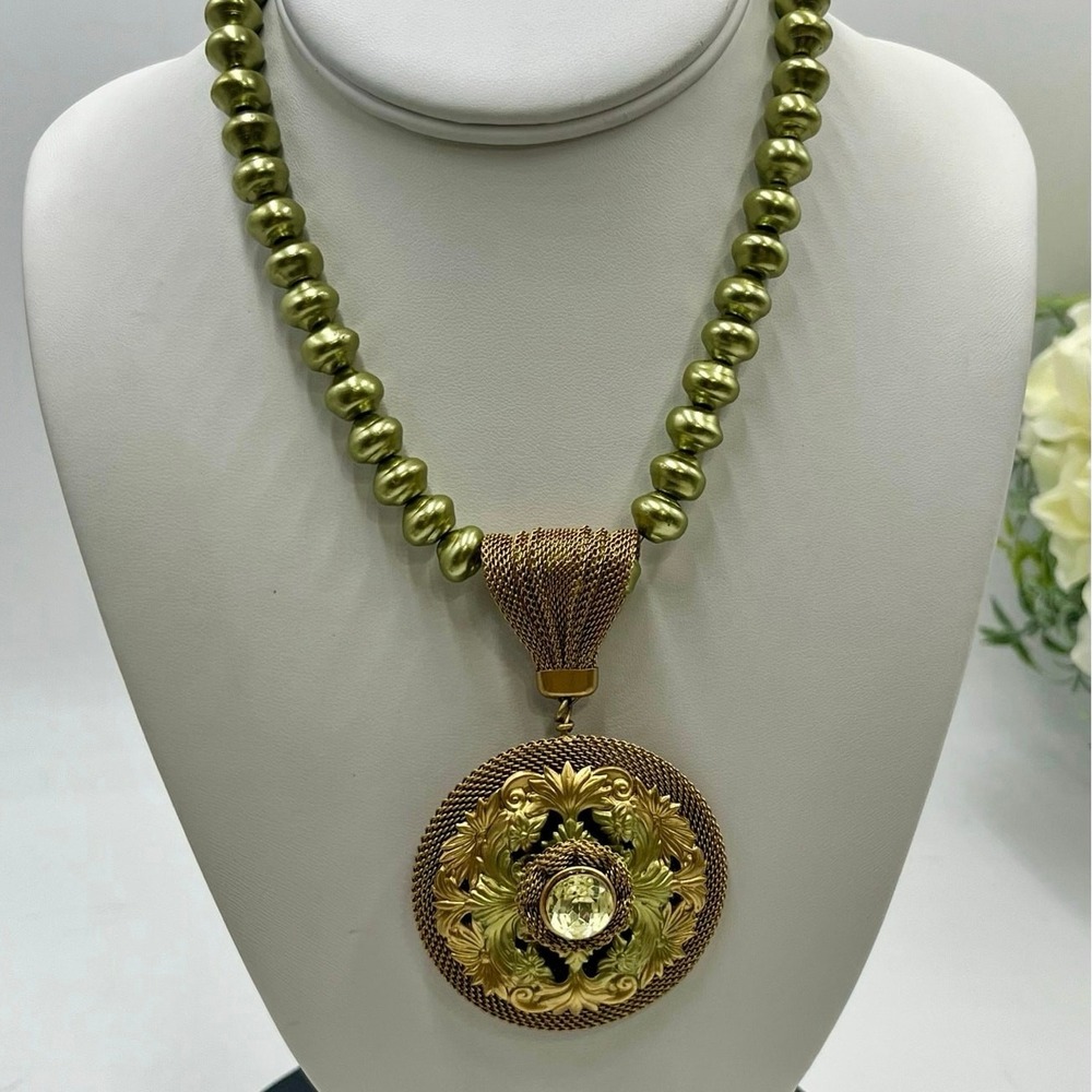 Sarah Cavendar Metalworks Vintage Faux Green Pearl Mesh Pendant‎ Necklace